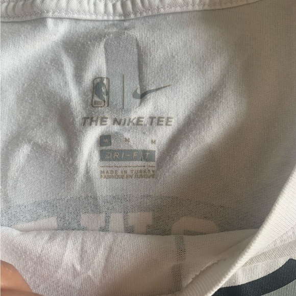 🏀 Toronto Raptors Women’s T-Shirt - Vintage Logo - Size MED  🏀 - Picture 7 of 13